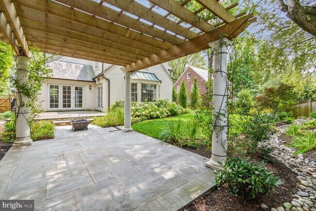 Building Photo - 3712 Fordham Rd NW