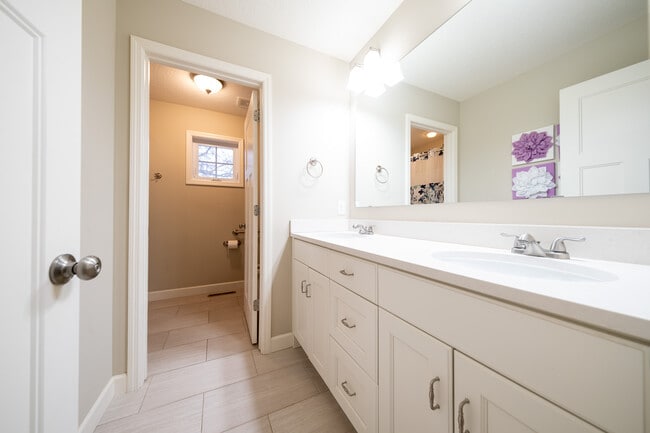 Building Photo - 5029 Hankerson Ave