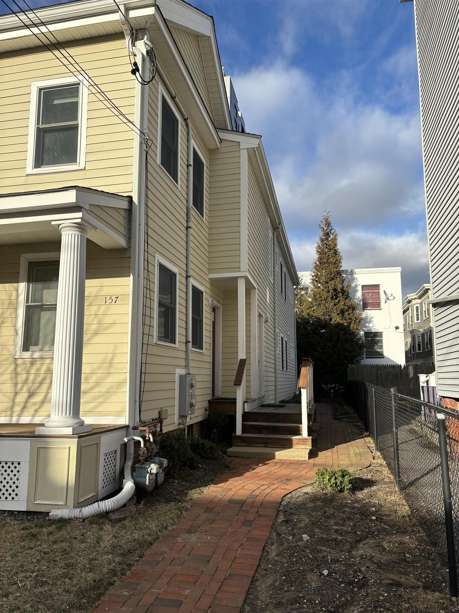 Building Photo - 157 Auburn St