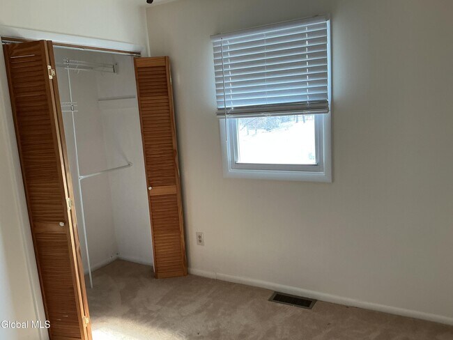 Building Photo - 2 Dyer Dr