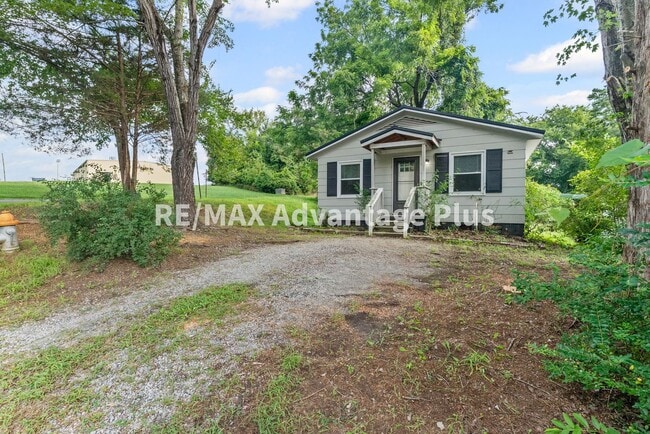 Building Photo - 2-Bedroom Home Walking Distance to Longwood University