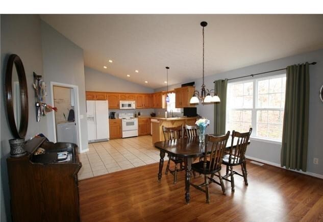 Building Photo - 4 bedroom, 3 bath Ranch Style Home