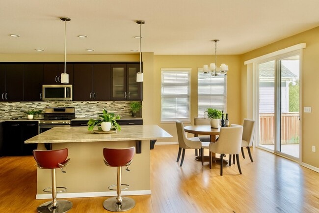 Building Photo - Spacious 4B/4B with Finished Basement Now Available in Lafayette! Great Location!