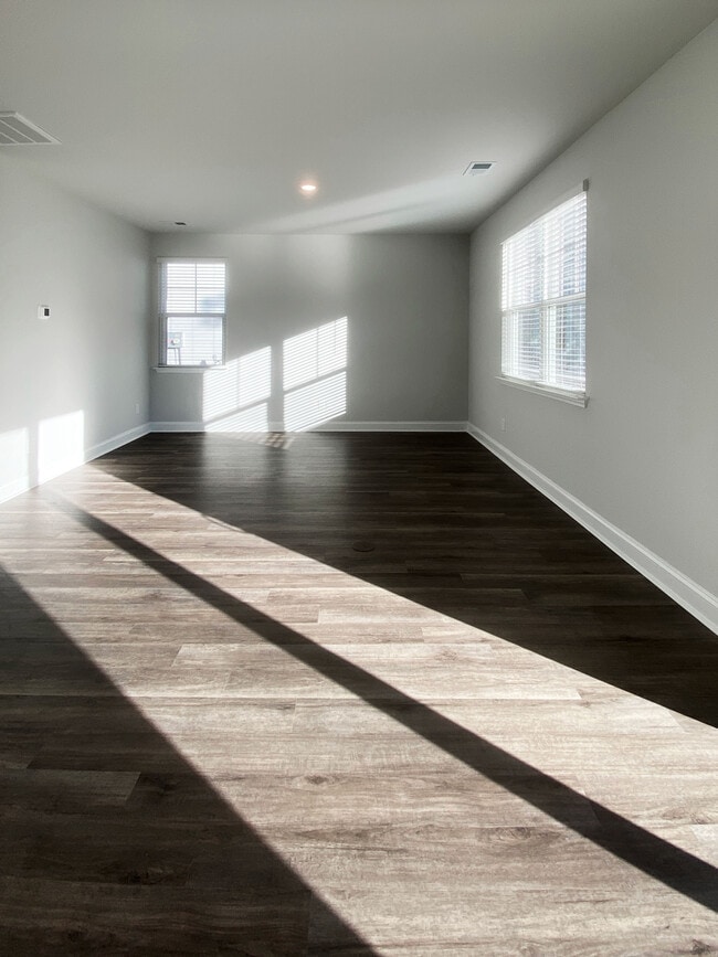 Building Photo - 7047 Shooting Star Way