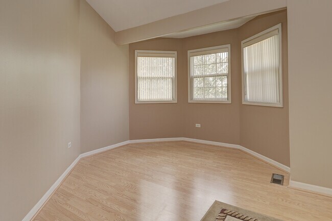Building Photo - 16046 S Fairfield Dr