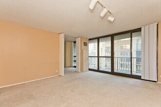 Building Photo - 10 E Ontario St