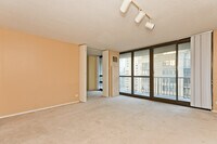 Building Photo - 10 E Ontario St