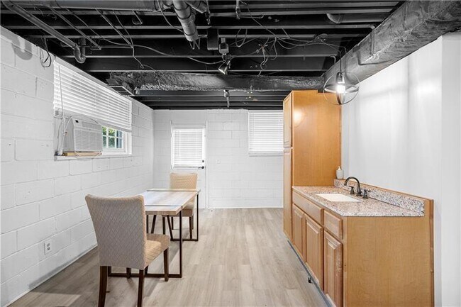 Building Photo - 2661 Fleur De Lis Pl