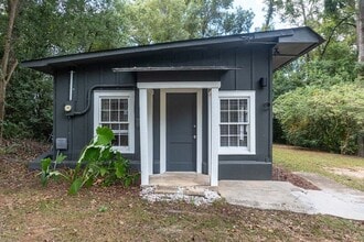 Building Photo - 1118 Louise Dr