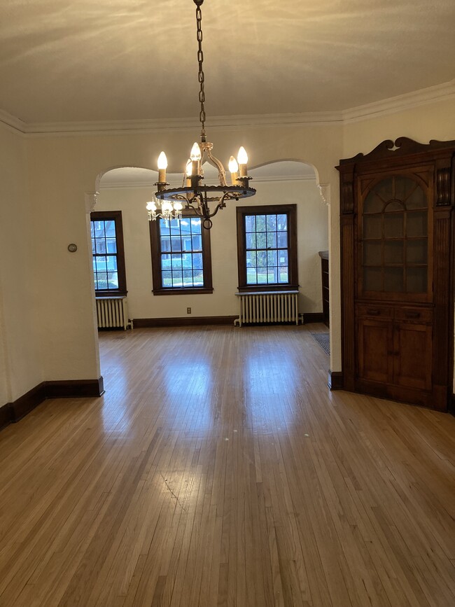 Dining Room with built ins - 1074 Goodrich Ave