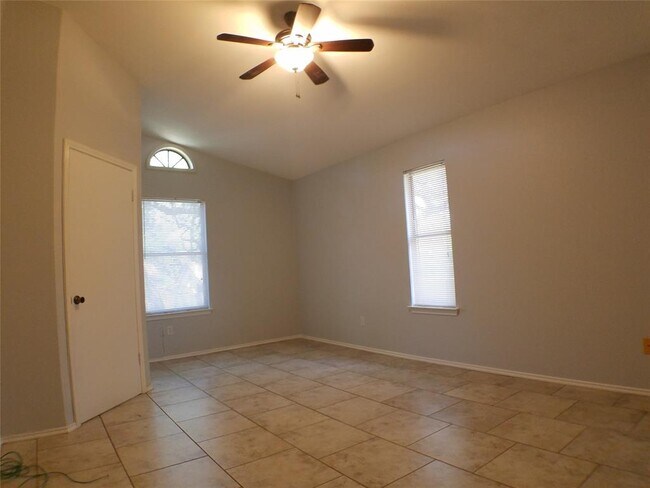 Building Photo - 8310 Los Ranchos Dr
