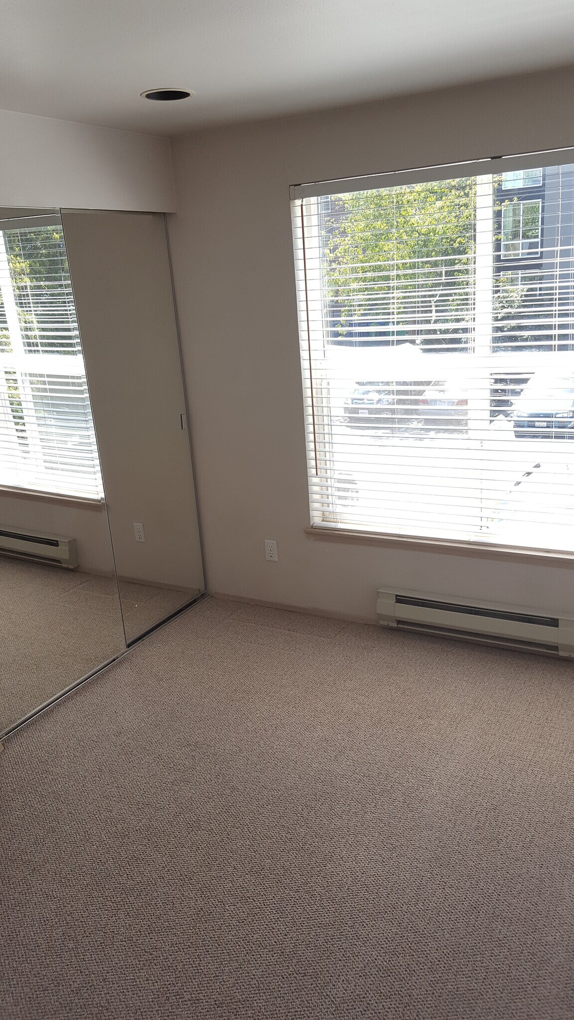 Building Photo - 530 Melrose Ave E