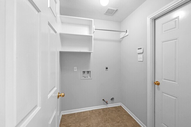 Building Photo - 3102 Millers Oak Ln