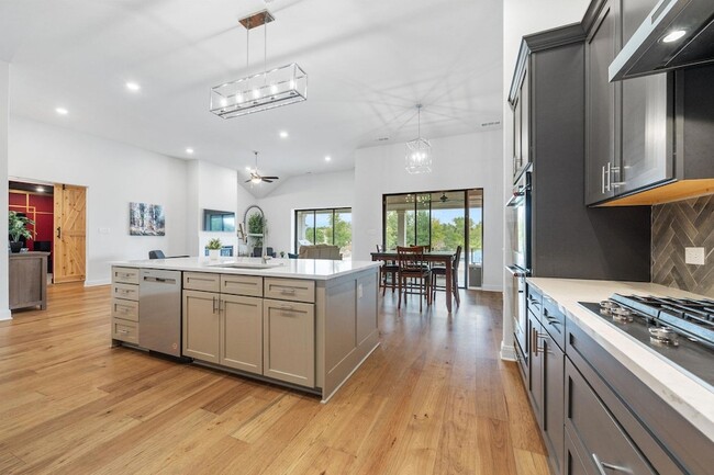 Building Photo - 104 Rolling Hills Ct