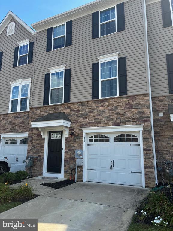 Building Photo - 139 Meridian Ln