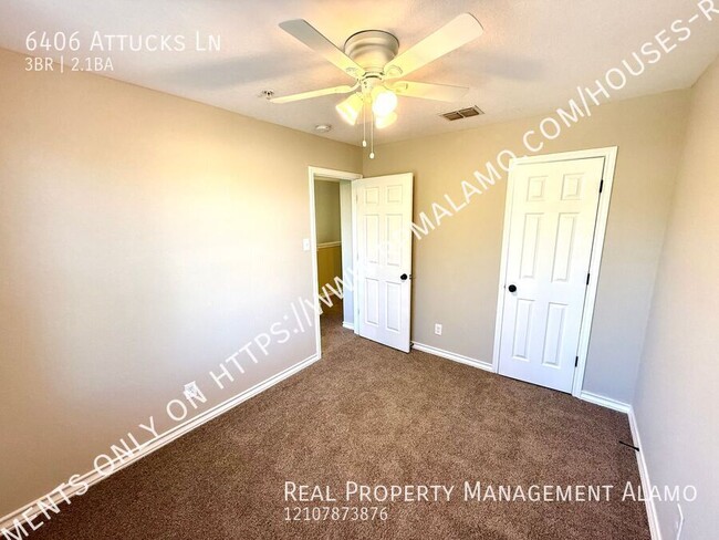 Building Photo - AVAILABLE NOW! 2-Story 3 Bedroom / 2.5 Bat...