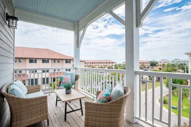 Building Photo - FURNISHED MONTHLY BEACH HOME  WITH UNOBSTR...
