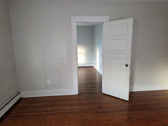 Building Photo - 320 Odell Ave