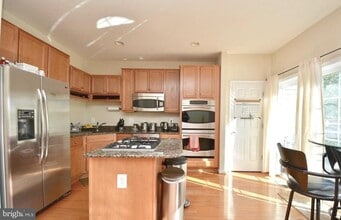 Building Photo - 2454 Battery Hill Cir