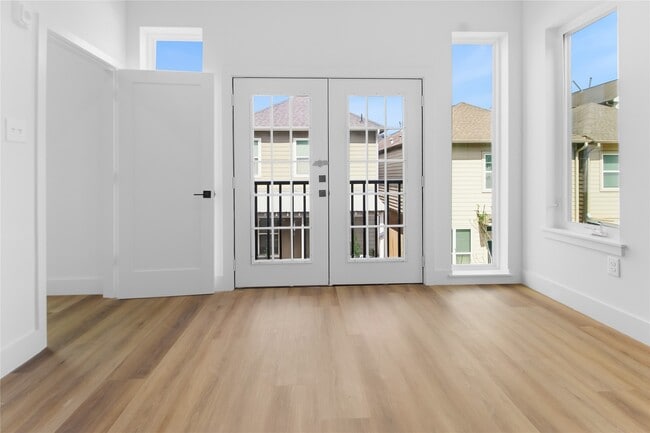 Building Photo - 5614 Larkin St