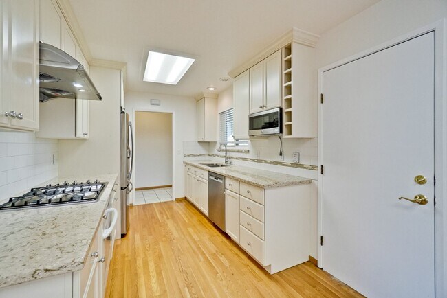 Building Photo - 5097 Forest Glen Dr