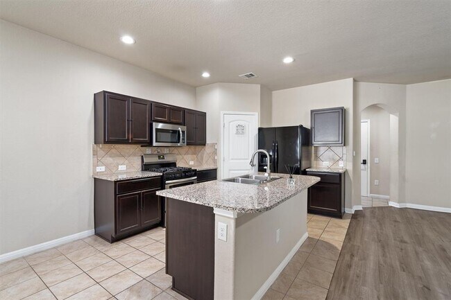 Building Photo - 13809 Harrisglenn Dr