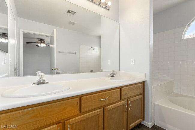 Building Photo - 9842 Silver Lasso St