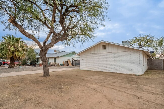 Building Photo - Charming 3-Bedroom Home with Fresh Updates...