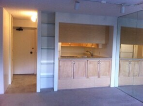 Building Photo - Regency Park