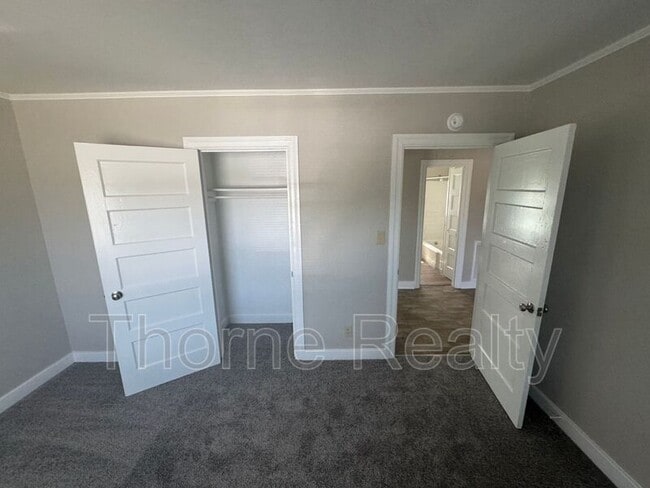 Building Photo - 206 Marshall St