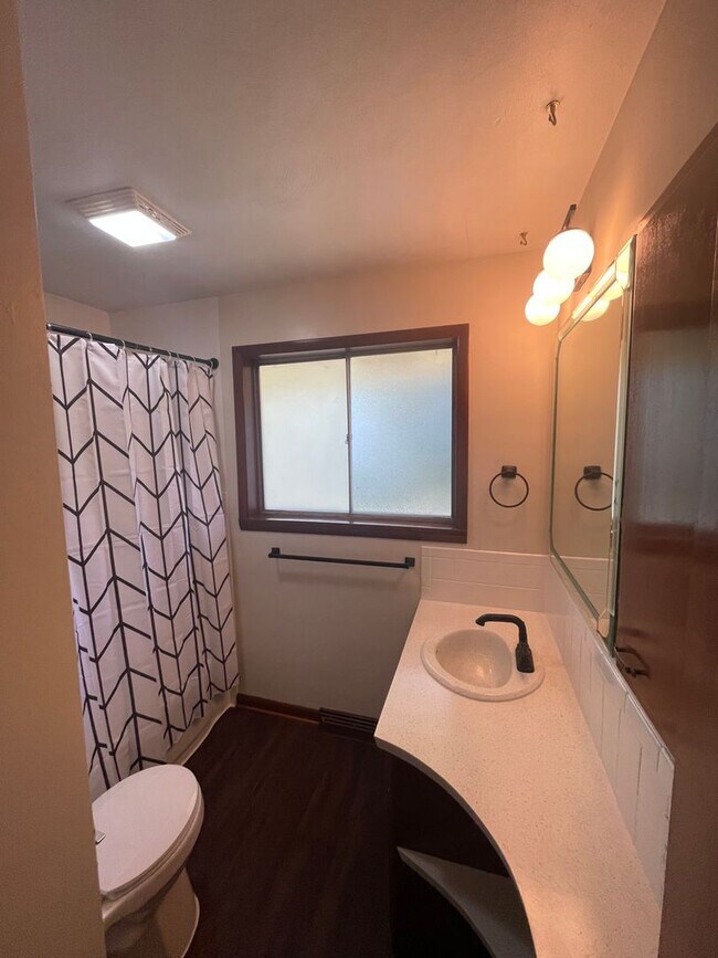 Building Photo - Beautiful 3 bedroom 2 bath home located in Southern Hills Subdivision