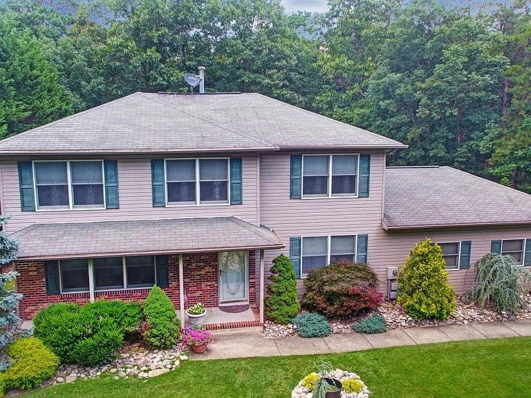 Building Photo - 70 Bowman Rd