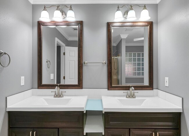 Building Photo - 5897 Saratoga Dr