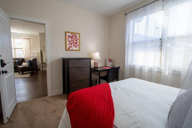 Building Photo - 501 Hamlet Wy