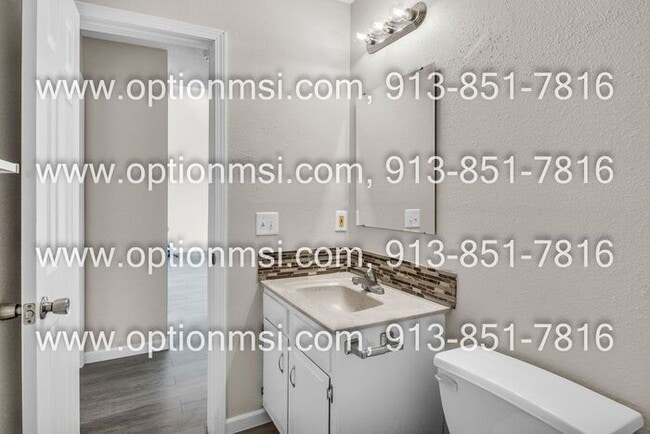 Building Photo - **Spacious 2-Bedroom Duplex in a Cul-de-Sac!**
