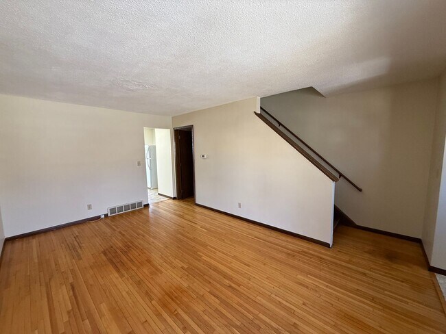 Building Photo - 2833 S 31st Ave