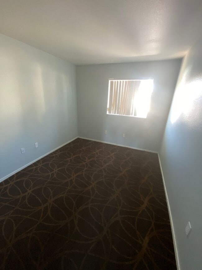 Building Photo - AMERICANA Property Mgmt - Gated 2beds -2baths Townhouse in Spring Valley