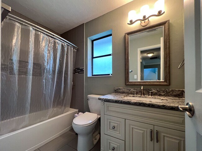 Building Photo - 3BR/2BA POOL HOME in SW Gainesville - avai...