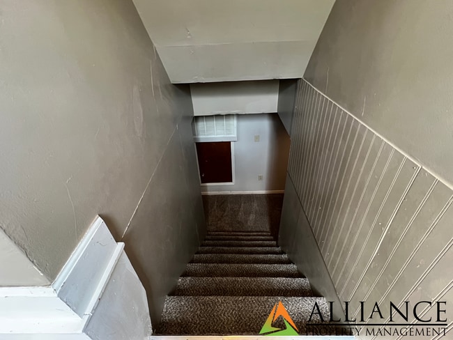 Building Photo - 729 Thurston St