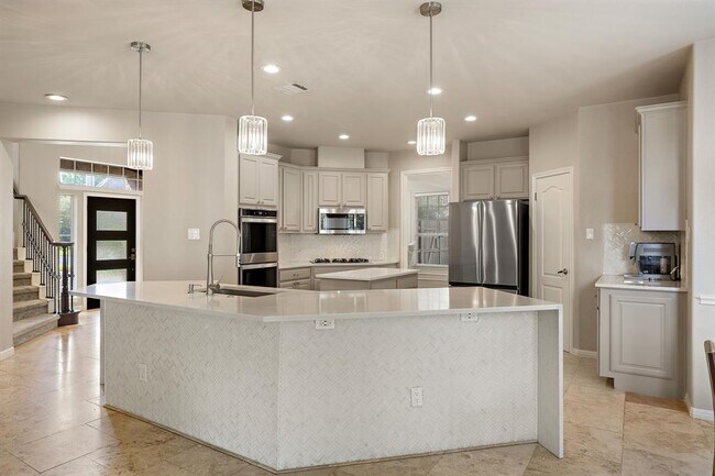 Building Photo - 2114 Hilton Head Dr