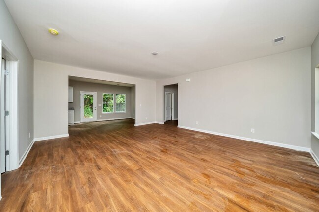 Building Photo - So Much Space in Hueytown – Beautifully Renovated & Move-In Ready!