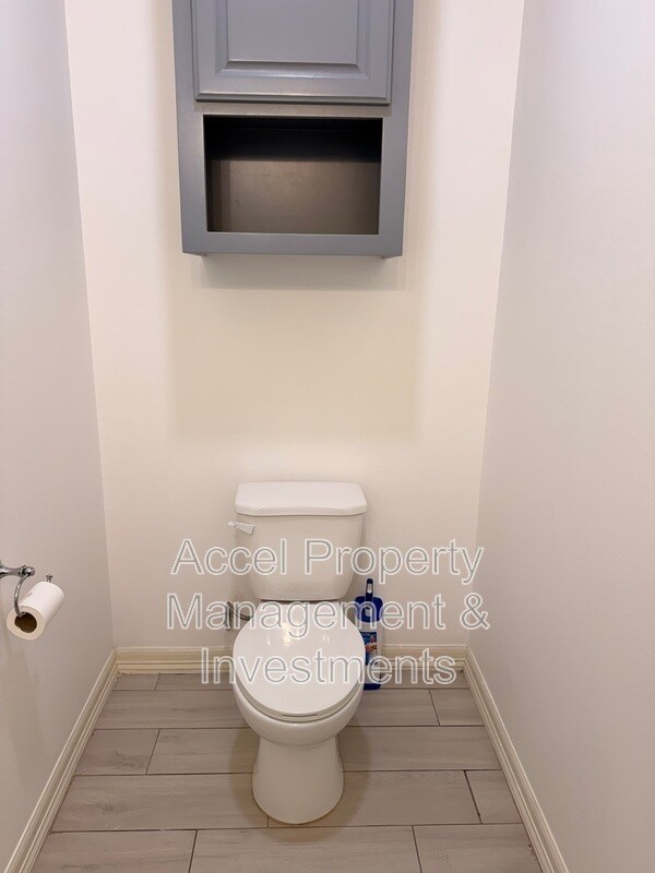 Building Photo - 418 Gonzalez Dr