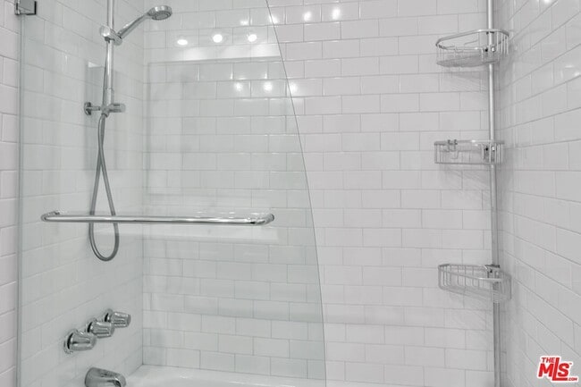 Building Photo - 7300 Franklin Ave