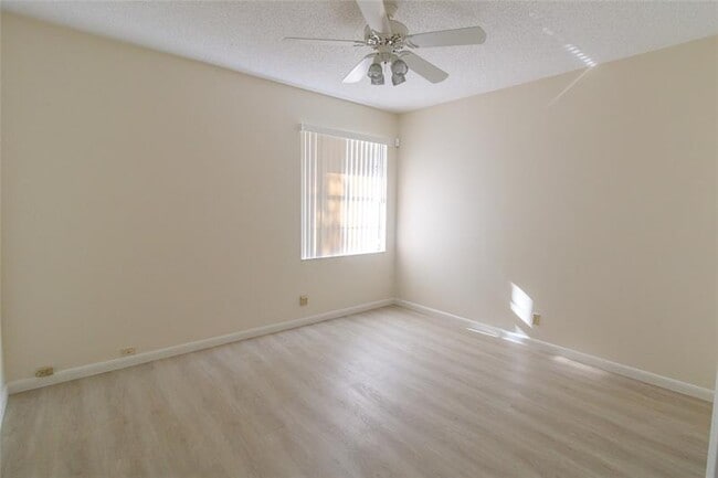 Building Photo - 8197 Royal Palm Ct