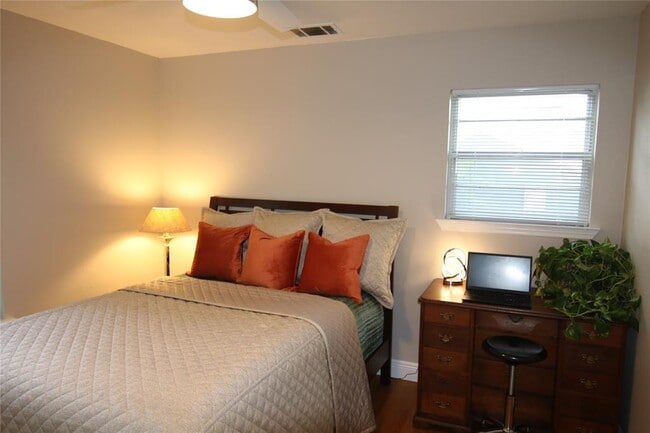 Building Photo - 4606 Wally Ave