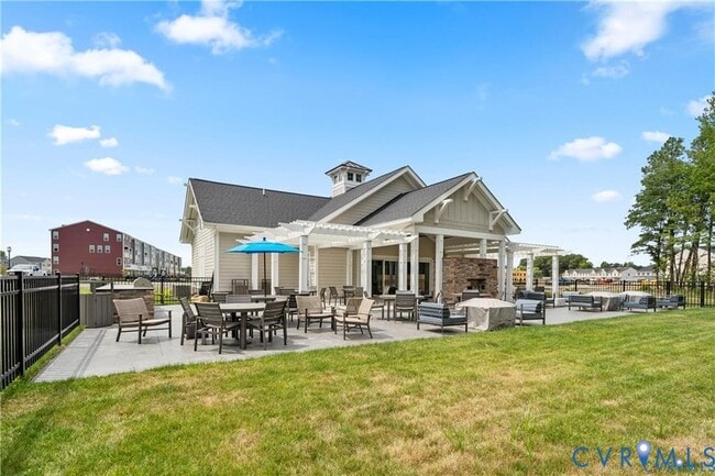 Building Photo - 435 Burden Dr