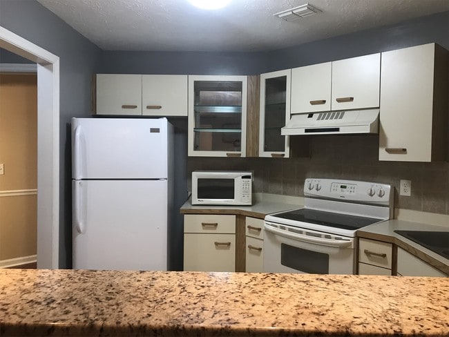 Building Photo - 979 Stewarts Creek Dr