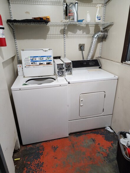 laundry room - 1032 E 12th Ave