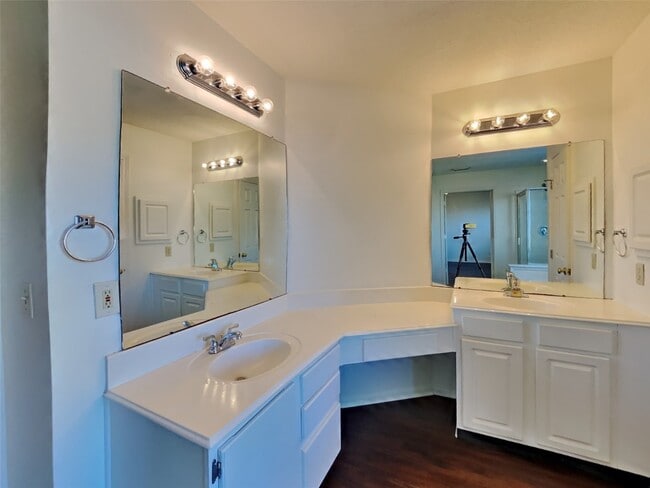 Building Photo - 2911 Linda Dr