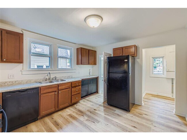 Building Photo - 1501 Sherburne Ave